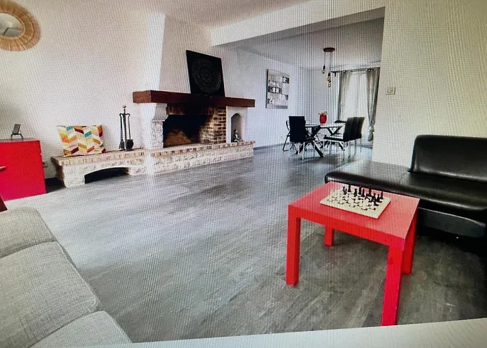 Belle Maison à Proximité De Château De Versailles Avec Parking Hébergement de vacances Plaisir